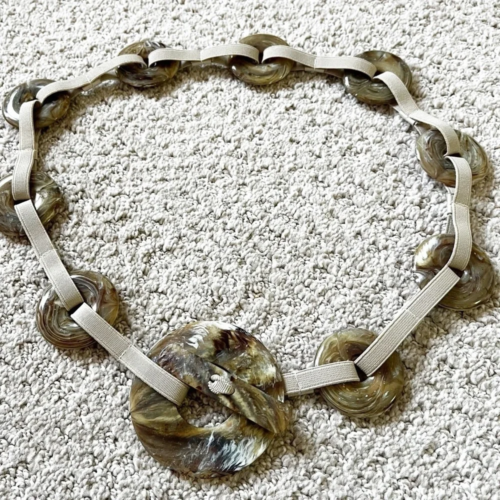 Natural Horn? Disc Round Toggle Closure Womens Belt S/M Tan Stretch Vintage